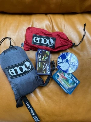 ENO HAMACA NIDO ÚNICO - ROJO/GRIS CON CORREAS DE CABESTRILLO Foto 1 de 3