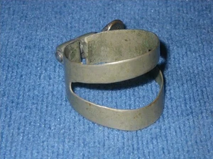 VINTAGE SINGLE SCREW INVERTED Bb CLARINET LIGATURE - NICKEL SILVER - CONN? - Picture 1 of 7