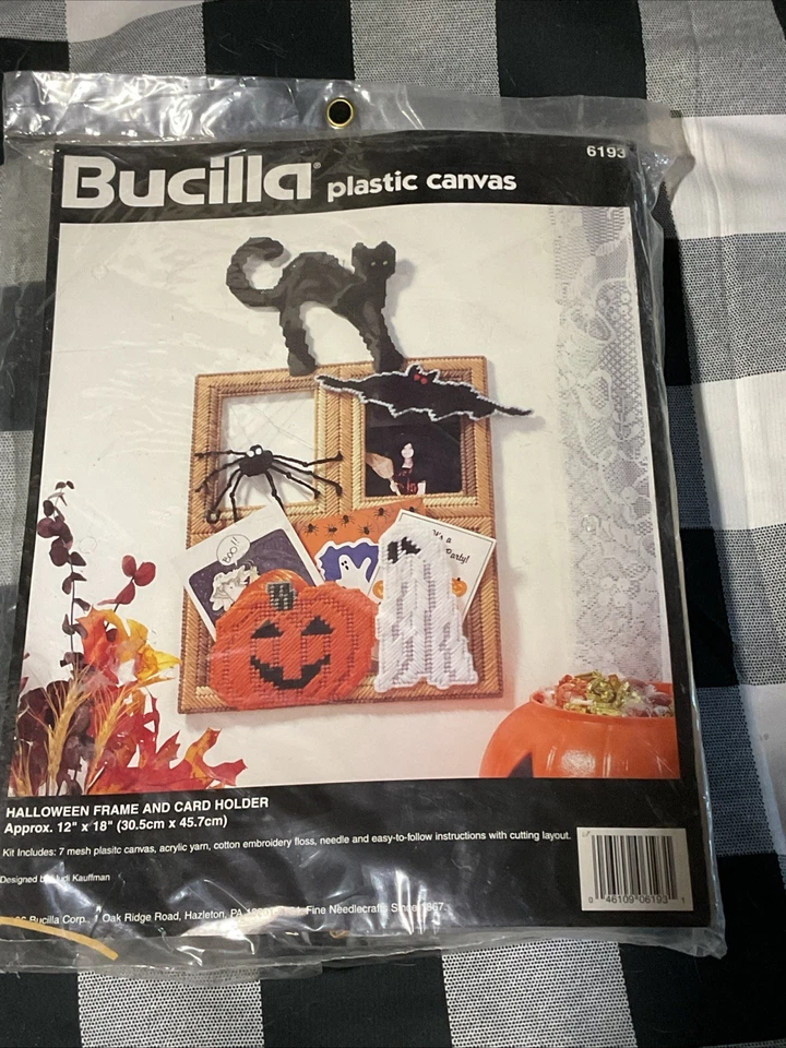 Kit de lona de plástico Bucilla 6193 marco de Halloween y tarjetero 12x18 otoño otoño Foto 1 de 4