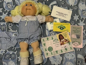 Cabbage Patch Kids Blond Hair Girl Signature, Original Cabbage Clothes & Shoes - Picture 1 of 10