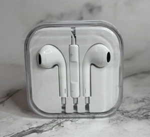 Apple Wired Earbuds OEM 3.5mm Jack Style Headphones Built In Mic NEW SEALED - Picture 1 of 2