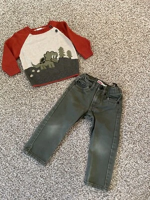 Suéter Dinosaurio Gymboree 18-24 Meses y Jeans Levis Verde 2T Foto 1 de 4