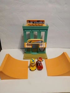 Paw Patrol Marshall & Rubble Beach Skate Shop Complete Play Set Toy Nickelodeon - Picture 1 of 6