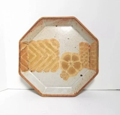 Bandeja de cerámica artística de estudio Michael Cohen de colección con flores moteadas marrón octogonal  Foto 1 de 4