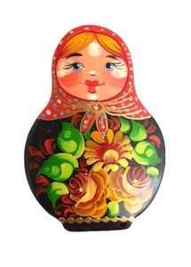 Brosche Russisch - Matrjoschka Mit Blumen - Bemalt Von Eine Künstler Kolovanova - Picture 1 of 1