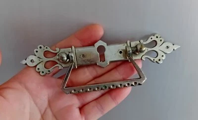 ancienne poignée pendeloque / entrée de clé serrure de meuble, en bronze N°6A - Photo 1/4