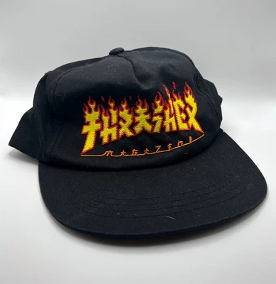 Gorra Thrasher Magazine Godzilla Flame Logo negra a presión trasera Foto 1 de 4