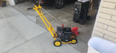 Cortadora de césped McLane de 9 pulgadas a gasolina con 4 ruedas de goma, 5,50 gros Foto 1 de 4