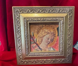 Marco dorado de madera en relieve con estampado de lirio de ángel de 9,75" cuadrado sin firmar - Imagen 1 de 9