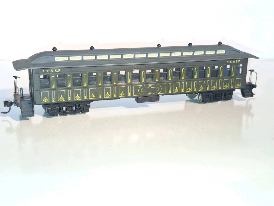 Roundhouse/ Model Power ATSF Clerestory Style Old timer Carriage. HO Scale. - Image 1 of 4