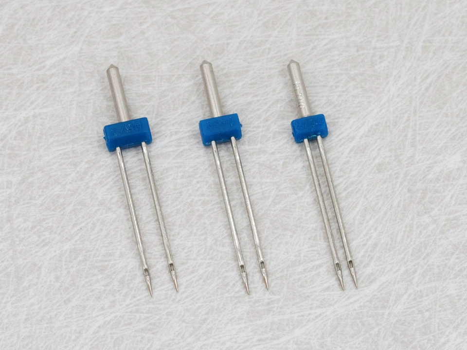 3 Stück Zwillingsnadel / Doppelnadel No.90 - 2mm - 3mm - 4mm Flachkolben 130/705 - Bild 1 von 1