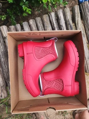 UGG Women's Chevonne Boot Ribbon Red  1110650-RBRD f Size 5 — 第 1/4 张图片