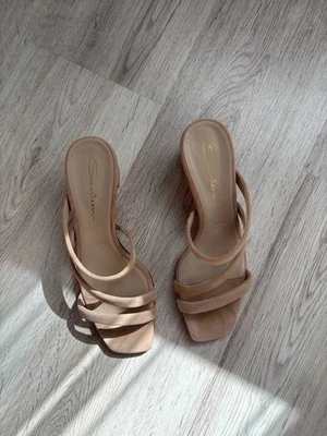 Sandalias Santoni para mujer de gamuza nude con tiras 38,5 IT punta cuadrada tacón bloque Italia Foto 1 de 4