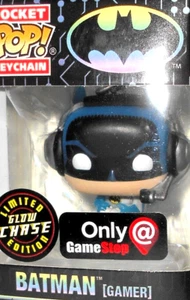 *** GLOW CHASE *** Pocket Pop GAMER BATMAN Gitd Gid in Dark Gamestop Schlüsselanhänger DC - Bild 1 von 4
