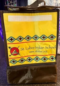 Bolsa de almuerzo refrigeradora aislada St. Labre Indian School cremallera inferior rectangular - Imagen 1 de 6