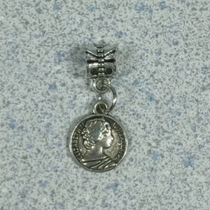 Vintage Elizabeth II Australia 1981 Small Coin Charm Pendant Double Sided - Picture 1 of 10