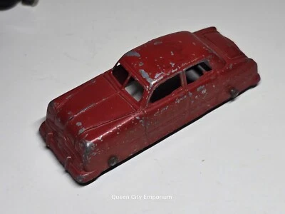 Ford Tootsietoy 1949 vintage sedán rojo hecho en EE. UU.  Foto 1 de 4