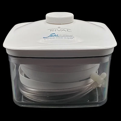 Sellador de alimentos cuadrado Rival Seal A Meal con tapa manguera frasco contenedor 5"x5"x2.5" de profundidad Foto 1 de 4