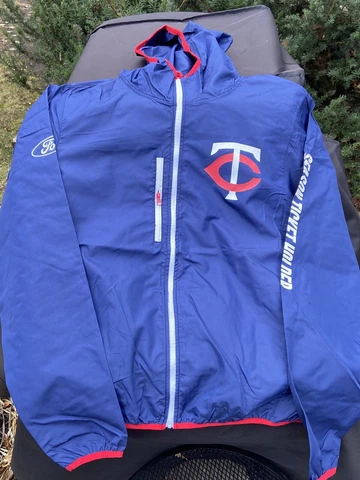 Minnesota Twins SGA Season Ticket holder Windbreaker Adult Medium Cover