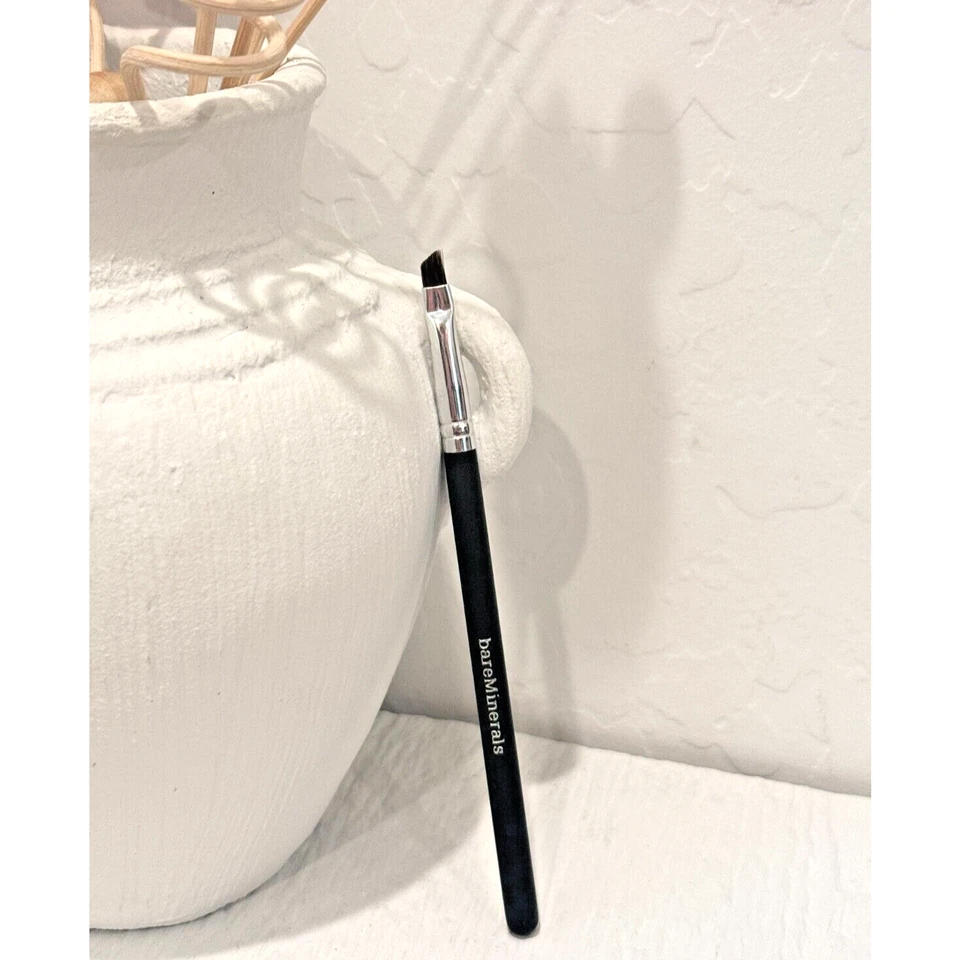 BareMinerals ANGLED LINER | MakeUp Brush BRAND NEW - Image 1 of 4