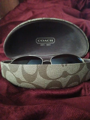Gafas de sol Coach con estuche con monograma Coach, muy apreciadas. ESTILO #920913 Foto 1 de 4
