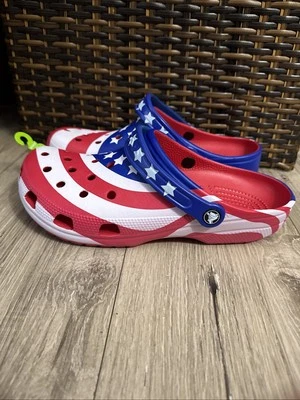 Zueco Crocs Unisex Clásico Bandera Americana Nuevo con Etiquetas Patriótico Talla M10/W12 NUEVO Foto 1 de 4