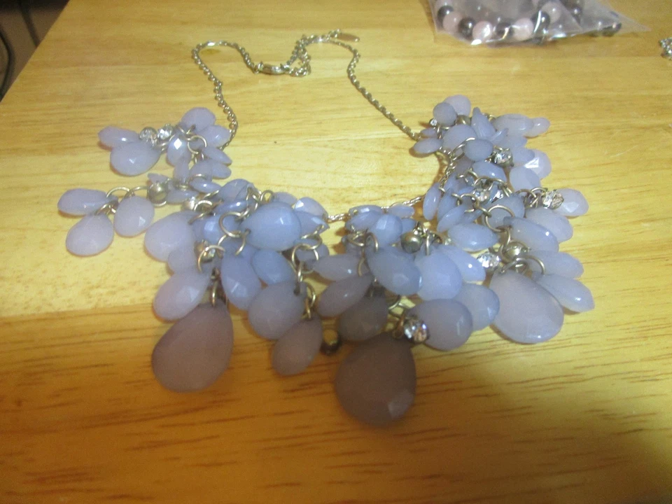 娜塔莎淡紫色层叠泪珠带水钻口音项链 — 第 1/3 张图片