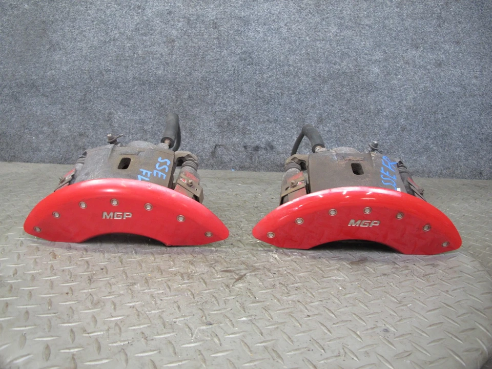 07-10 JUEGO DE PINZAS DE FRENO DELANTERAS IZQUIERDA Y DERECHA SATURN SKY PONTIAC SOLSTICE 88K OEM Foto 1 de 4