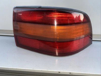 1990-1994 Lexus LS400 Outer Right Passenger Side Tail Light 81550-50010 - Image 1 of 4