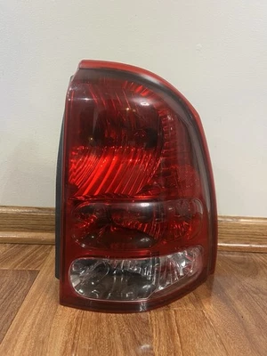  Lámpara de luz trasera lateral de pasajero GM 15131581 OEM Buick Rainier 2004-2007 Foto 1 de 4