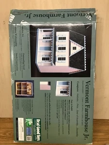 NUOVO Vermont Farmhouse Jr kit casa delle bambole in legno di Real Good Toys #MM-JM401 - Foto 1 di 5