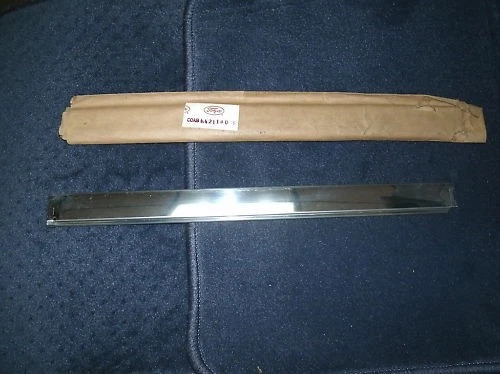 NOS 1961 福特 FALCON 前挡泥板装饰 — 第 1/1 张图片