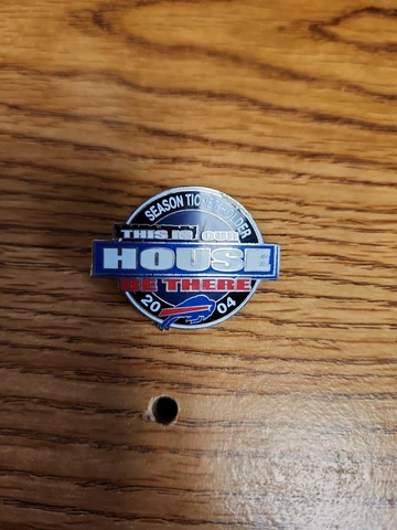 Buffalo Bills 2004 Season Ticket Holder Pin NFL Football AFC Cover