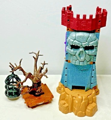 Lote de piezas Fisher Price Imaginext Goblin’s Dungeon 2002 - Torre calavera, trampa para árboles, Foto 1 de 4