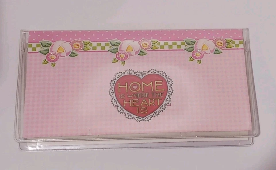 Mary Engelbreit  Checkbook Cover Handmade " HOME IS WHERE HEART IS"   Foto 1 de 1