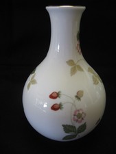 Vintage Wedgwood Wild Strawberry Amelia Bud Vase 4.5" Bone China Gold Trim