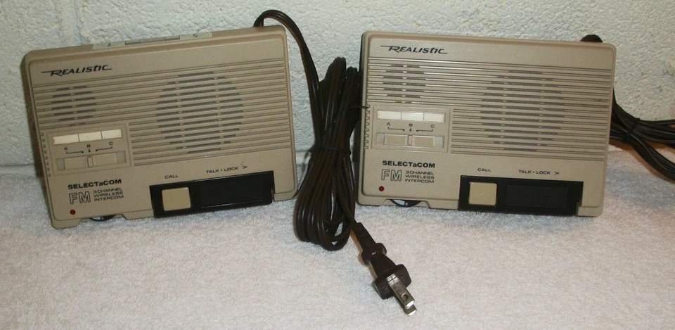 (2) REALISTIC  43-218 RADIO SHACK SELECTaCOM 3 CHANNEL WIRELESS FM INTERCOM - Image 1 of 4