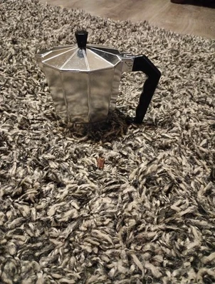 Cafetera espresso de 2 tazas con estufa que falta pieza inferior Foto 1 de 3