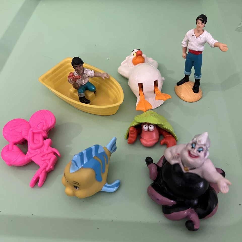 Lote de 8 figuras de juego Disney adornos para pasteles mezclados Sirenita Príncipe Úrsula Foto 1 de 4
