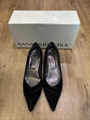 Zapatos de tacón de gatito de gamuza negros Banana Republic Blanche con caja talla 7 Foto 1 de 4