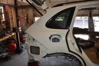 Panel cuarto trasero derecho pasajero blanco Porsche Cayenne 2011-2014 4,8 L Foto 1 de 4