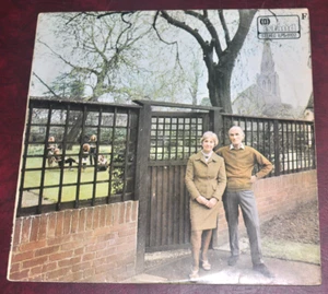 Fairport Convention - Unhalfbricking, Island 1969 Pink labels with 'i' VG/VG - Picture 1 of 3