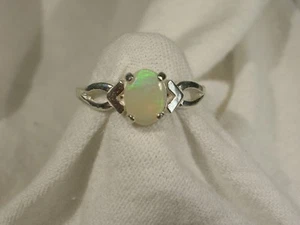 Women's 8x6mm Australian Opal Sz 8 - Picture 1 of 1