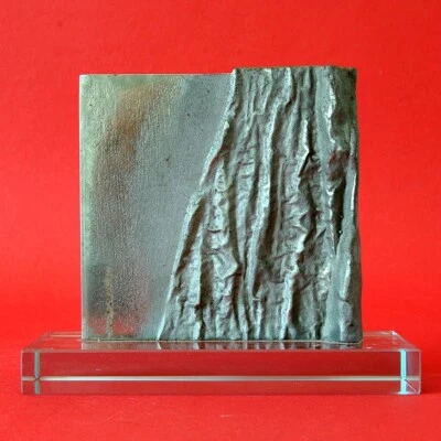 Metallene Kunst-SKULPTUR auf Glassockel, signiert 1986 - Bild 1 von 4
