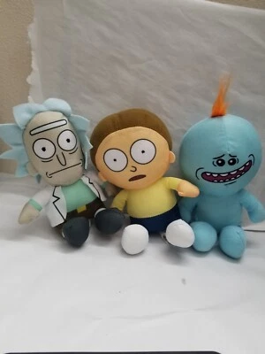 Lote de 3 brinquedos pequenos de pelúcia Rick And Morty usados de fábrica.  Pelúcia para natação adulta - Imagem 1 de 4