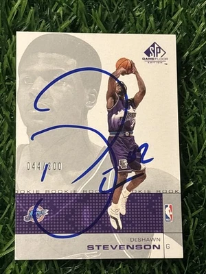 2000-01 SP Game Floor Edition /300 DeShawn Stevenson #82 RC AUTO Jazz Signed - Image 1 of 2