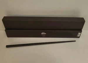 "Wizarding World of Harry Potter Sirius varita negra con caja Universal Studios-15""" - Imagen 1 de 3