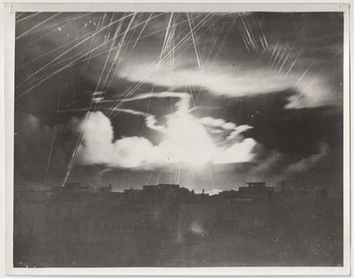 Foto de prensa de la Segunda Guerra Mundial incursión enemiga sobre Bengasi controlada por los británicos Libia 1943 #K16 Foto 1 de 3