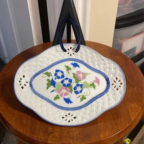 Collectors Plate Wall Hanging Blue & White - Morning Glory Cover