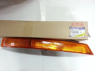Genuine FRONT TURN SIGNAL LAMP-RH Yellow SSANGYONG KORANDO #8330206000  +Express - Image 1 of 4